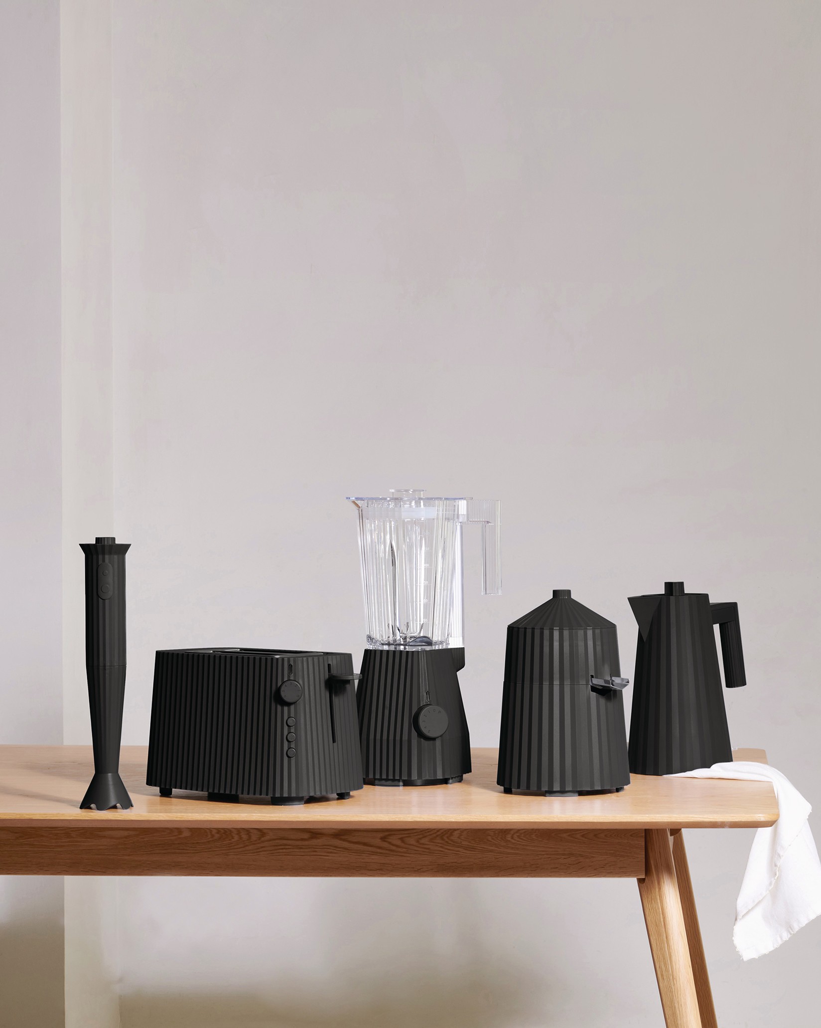 Veekeetja Plissé 1,7 L Alessi MDL06B, must