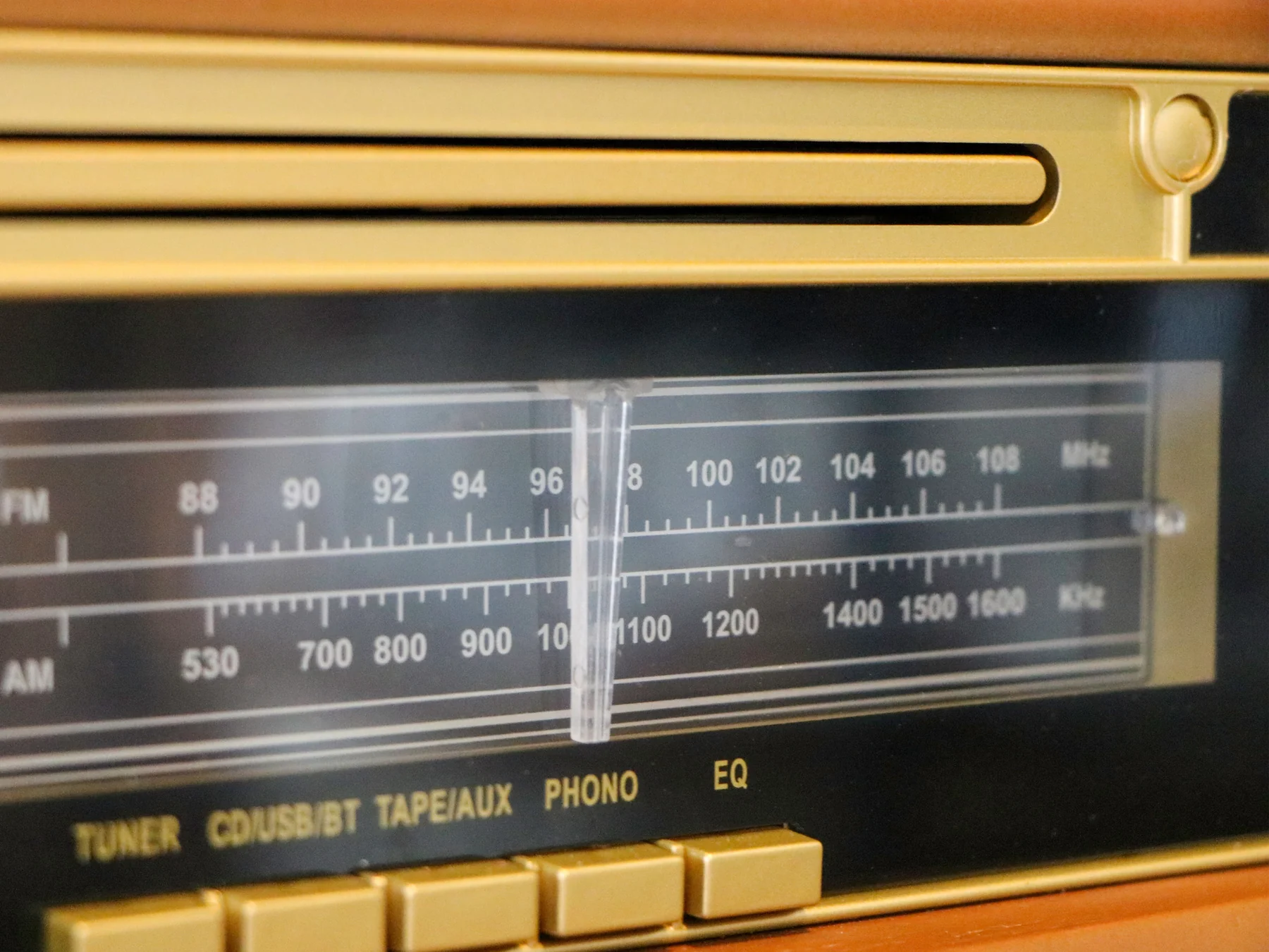 Retro-muusikakeskus vinüülplaadi- ja kassetimängijaga Lenco TCD2551WD